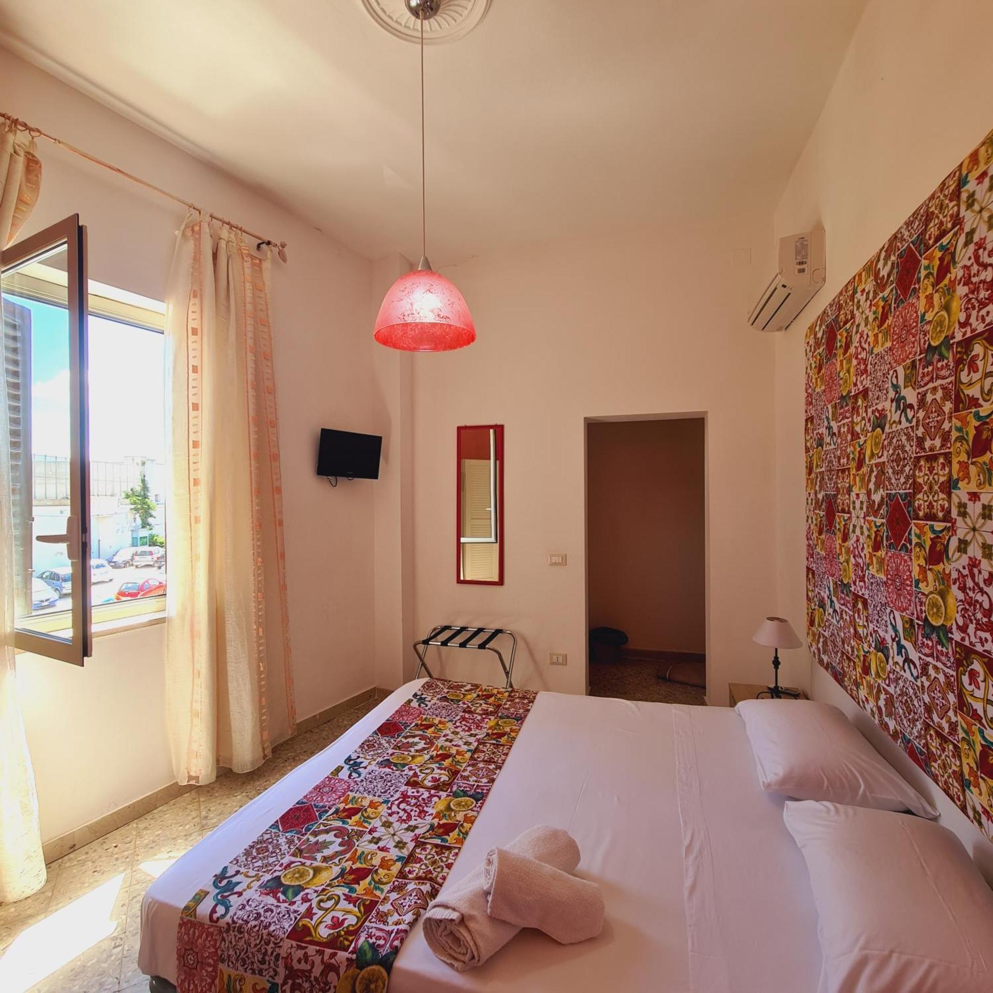 Due Passi Dal Centro Bed & Breakfast Marsala Bilik gambar